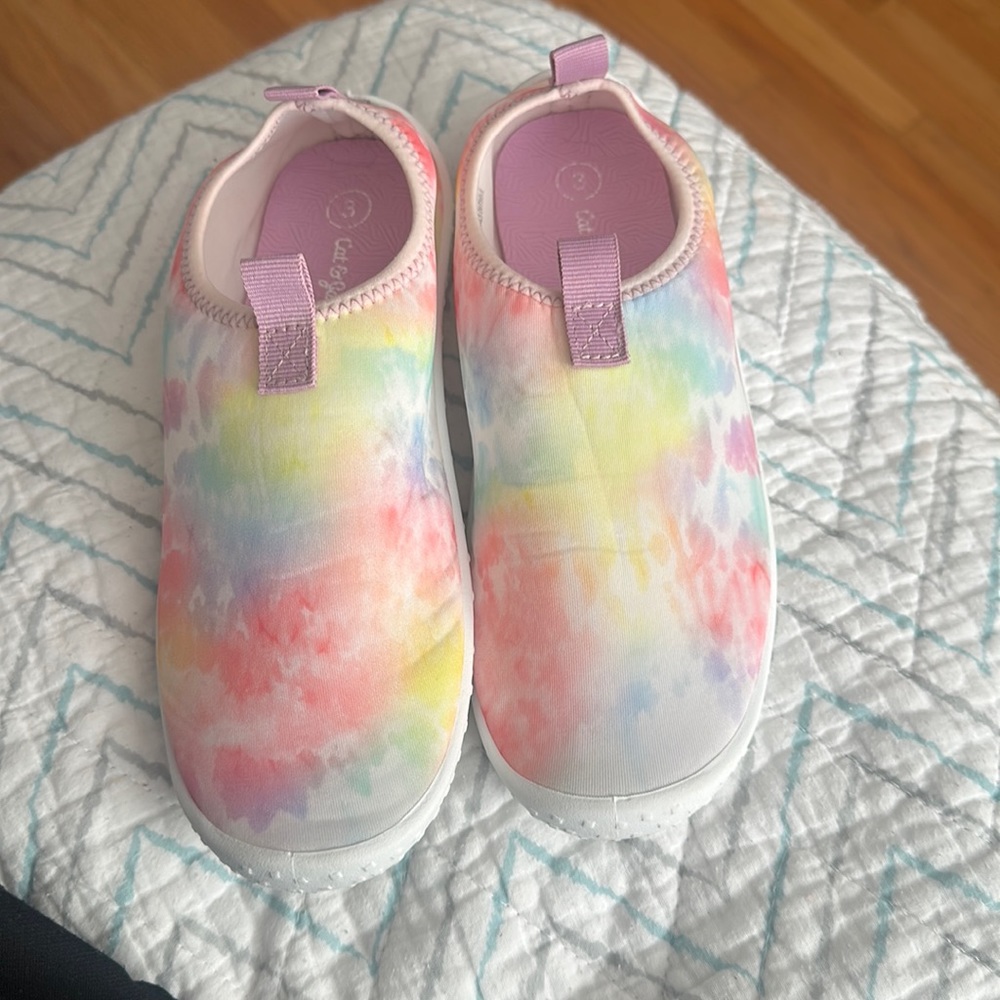 Girl water shoes